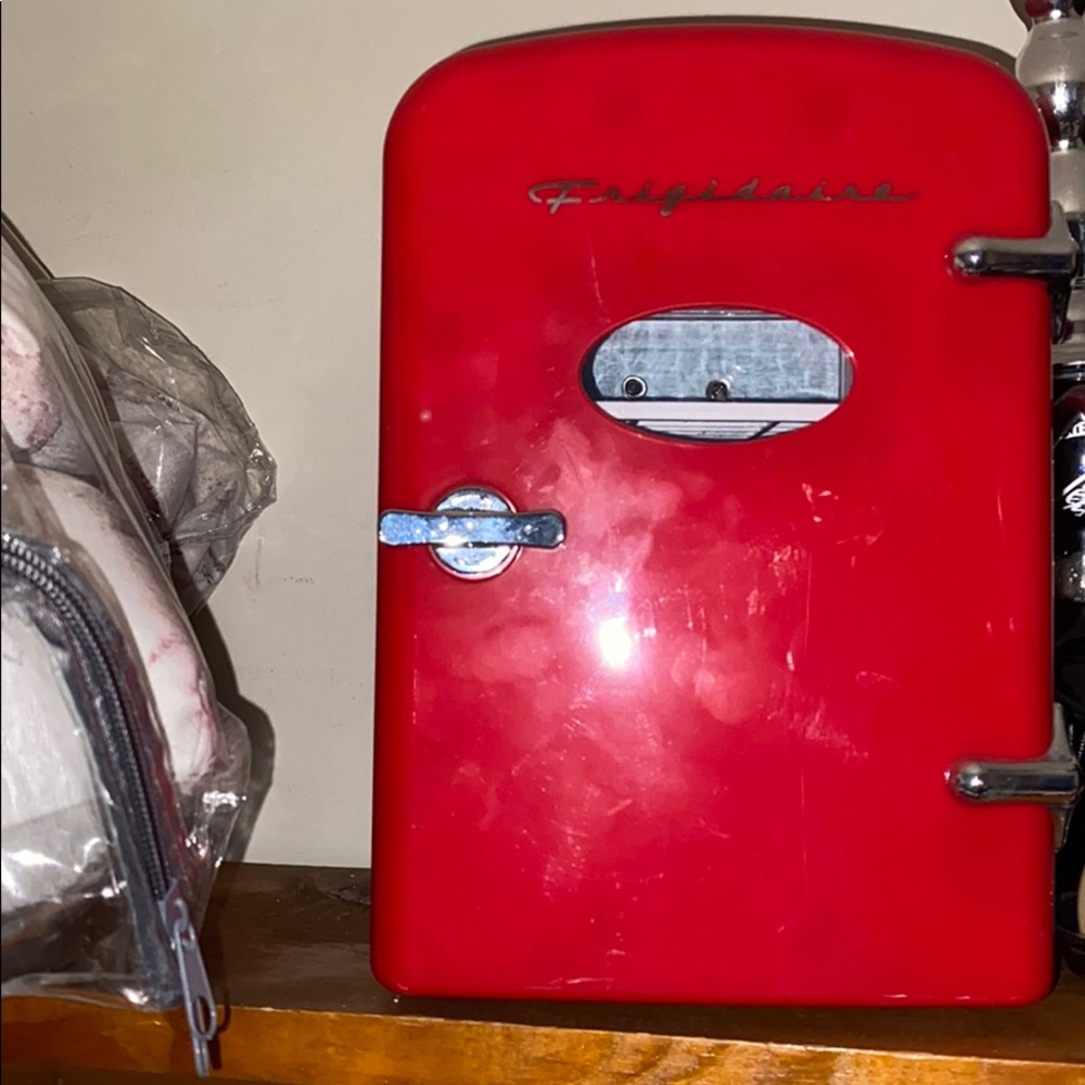 Mini refrigerator